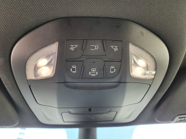 Used 2024 Chrysler Pacifica Select image 18