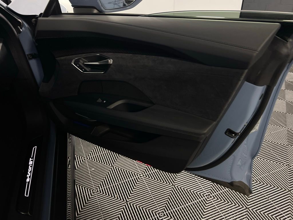 Used 2024 Audi e-tron GT Premium Plus image 33
