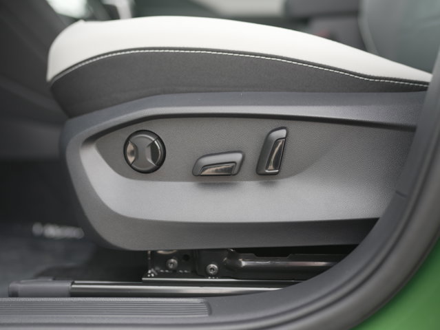 New 2025 Volkswagen Taos SE AWD/4WD image 26