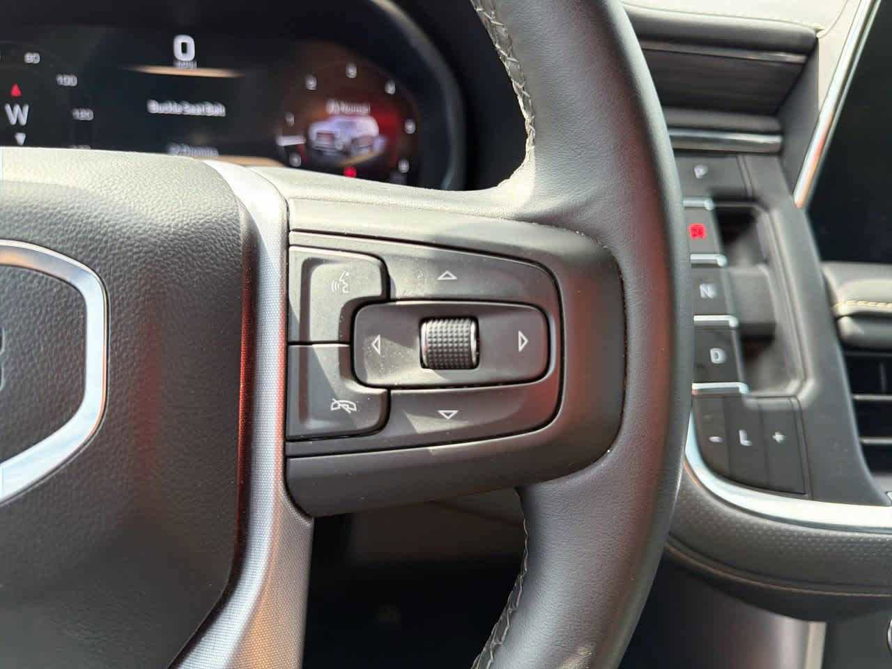 Used 2024 GMC Yukon SLT image 29