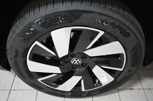 New 2025 Volkswagen Atlas Cross Sport SEL image 18