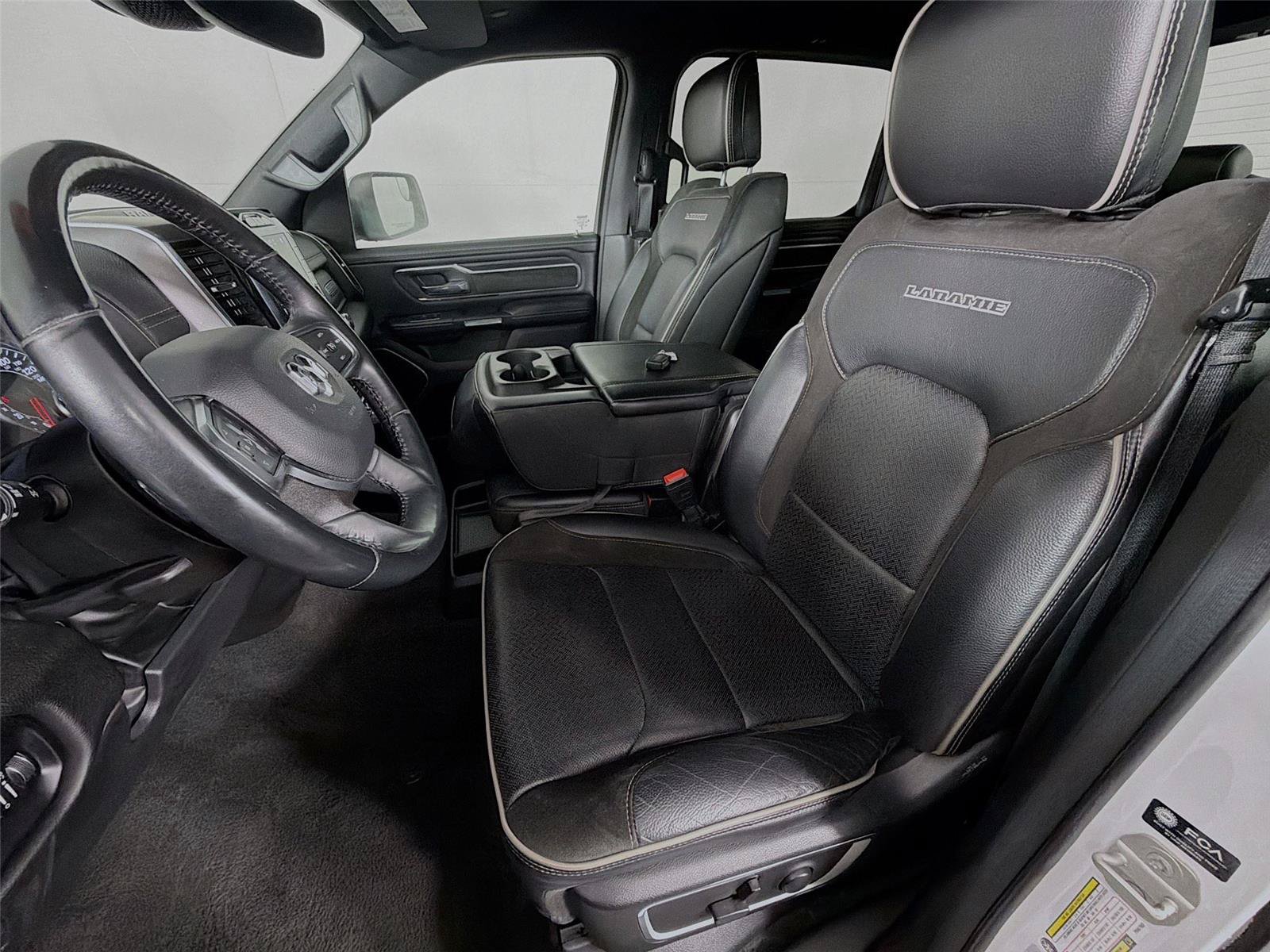 Used 2023 RAM 1500 Laramie AWD/4WD image 2
