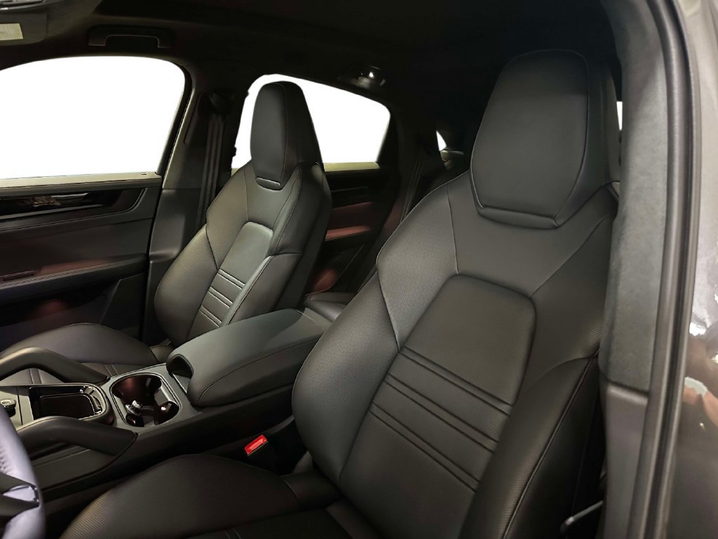 Used 2026 Porsche Cayenne GTS AWD/4WD image 16