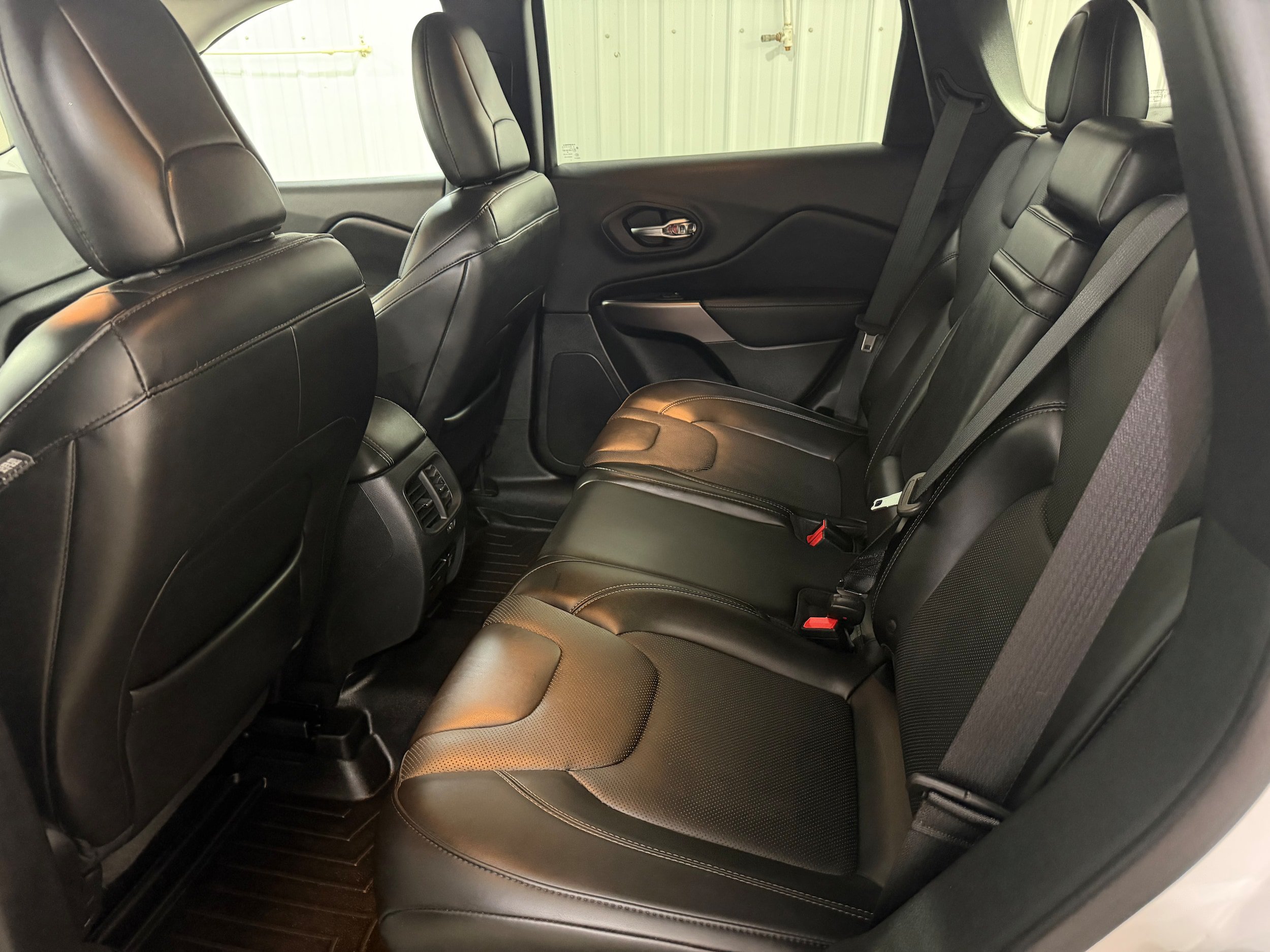 Certified 2019 Jeep Cherokee Limited w/ Technology Group AWD/4WD image 13