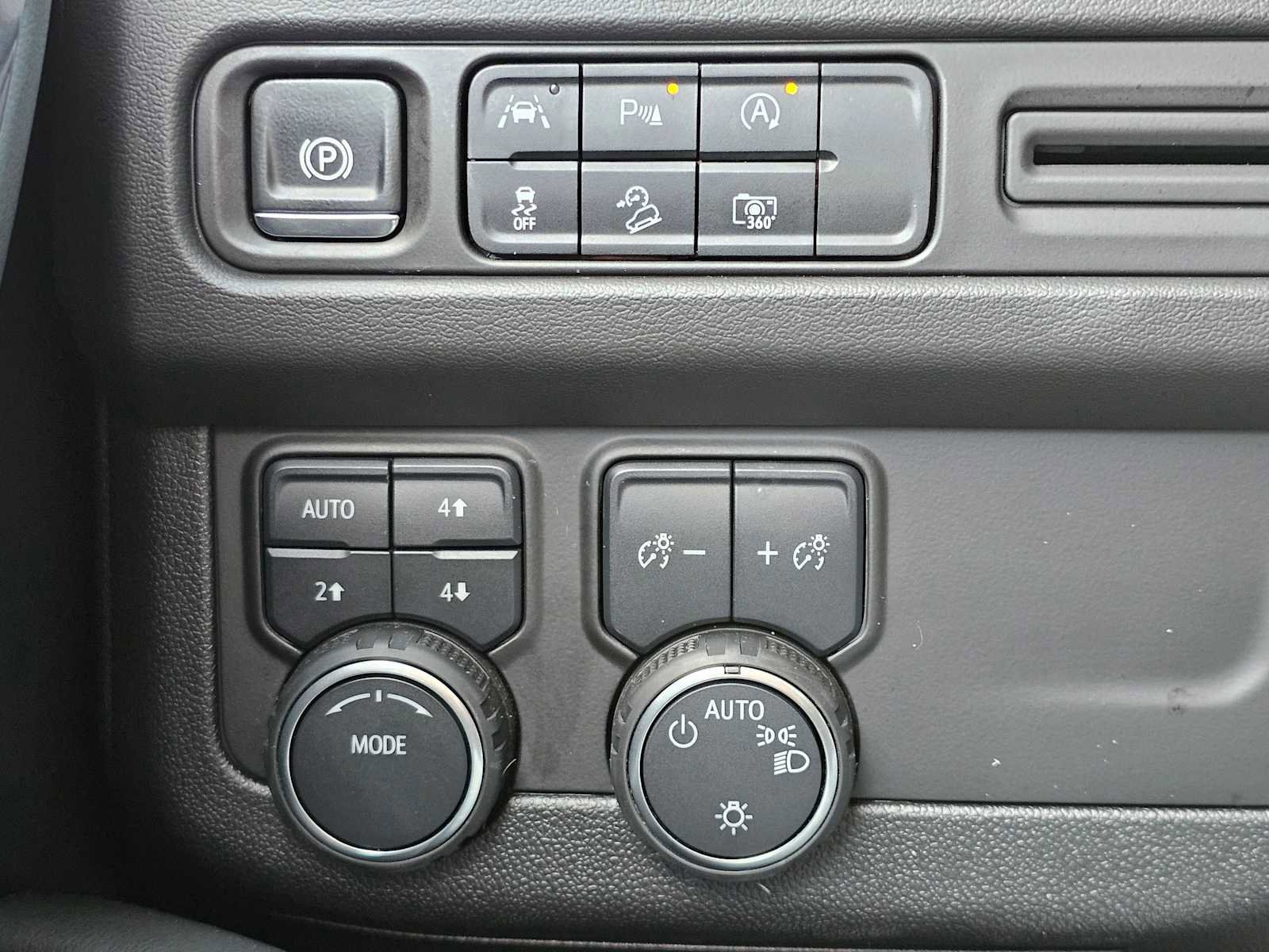 Used 2024 Chevrolet Tahoe Z71 w/ Luxury Package image 34