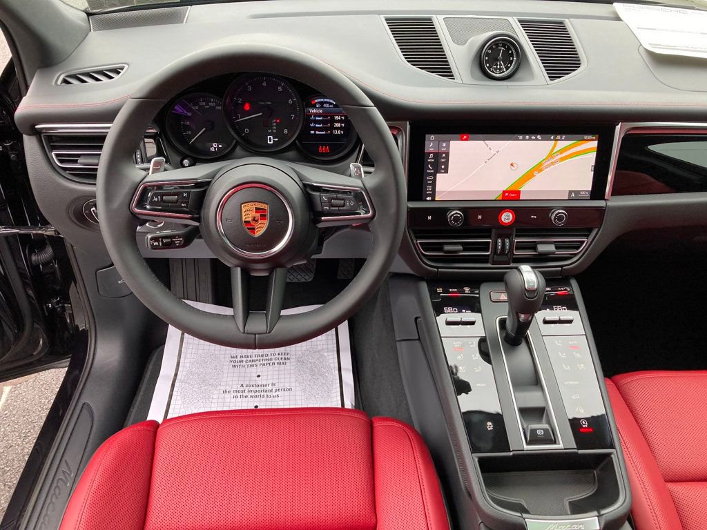 Used 2025 Porsche Macan image 12