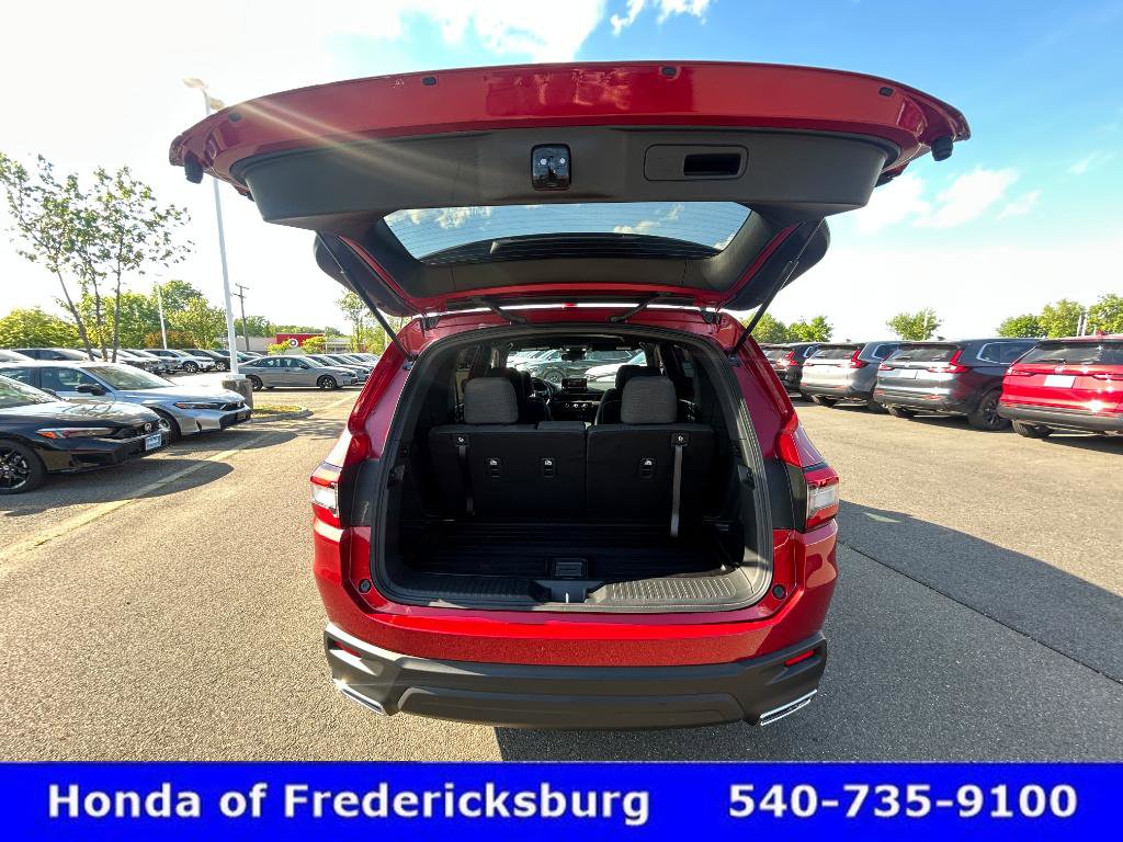 Used 2025 Honda Pilot Sport image 13