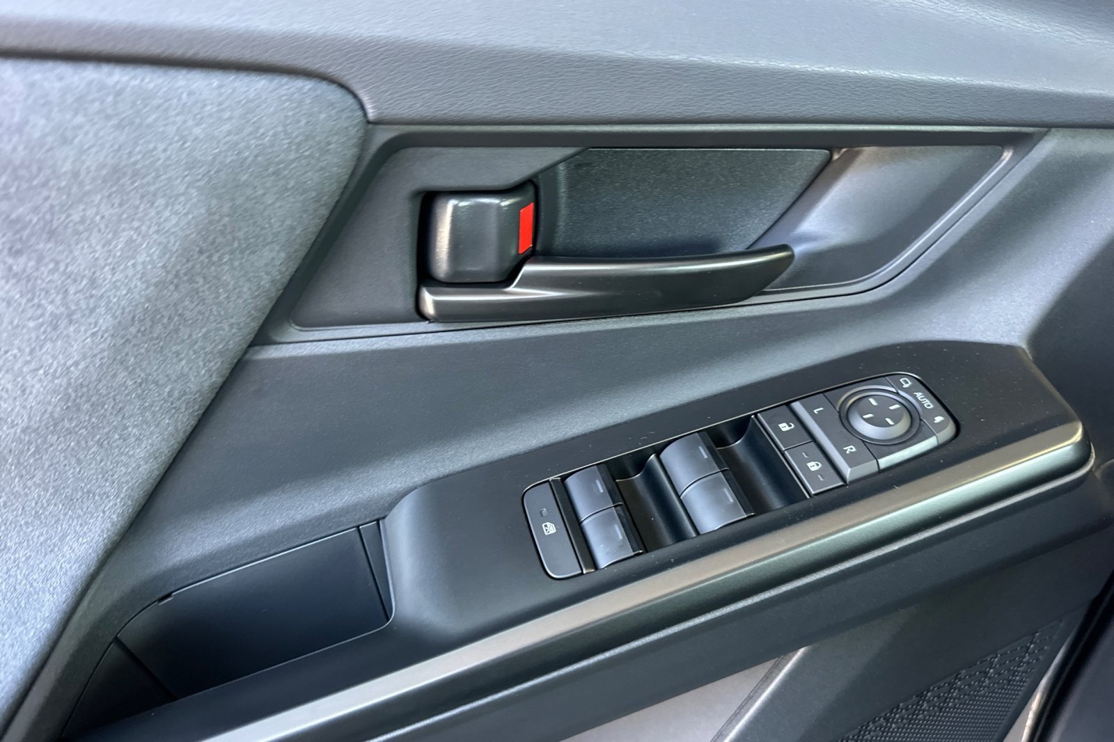 New 2026 Toyota C-HR AWD/4WD image 10