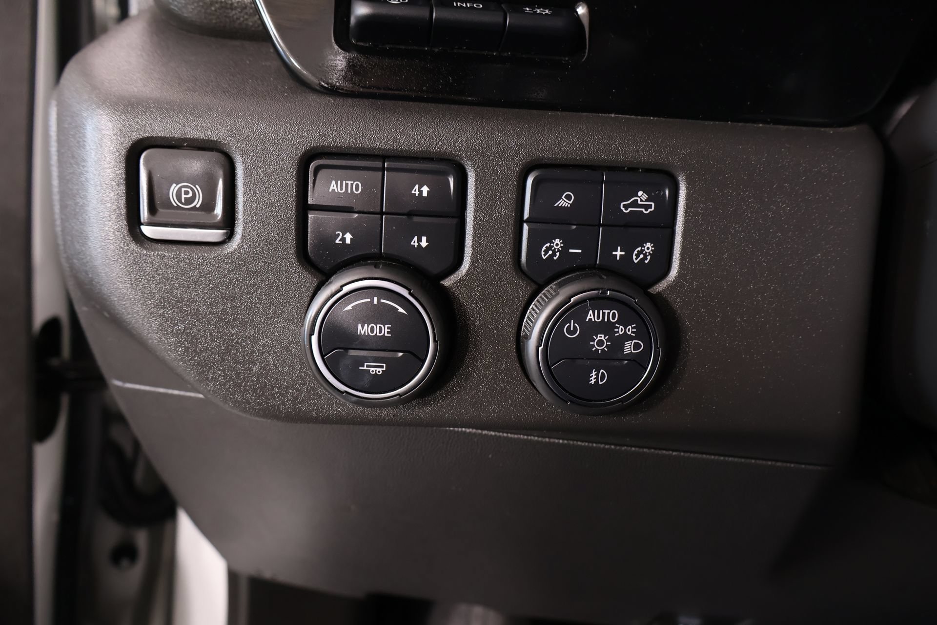 Used 2022 Chevrolet Silverado 1500 ZR2 w/ Technology Package AWD/4WD image 9