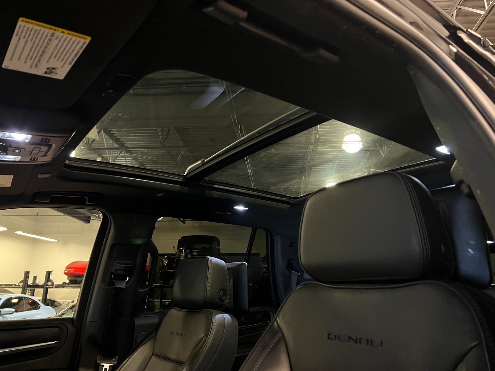 Used 2024 GMC Yukon Denali w/ Advanced Technology Package image 25