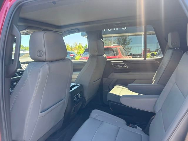 Used 2024 GMC Yukon SLT w/ SLT Premium Package AWD/4WD image 9