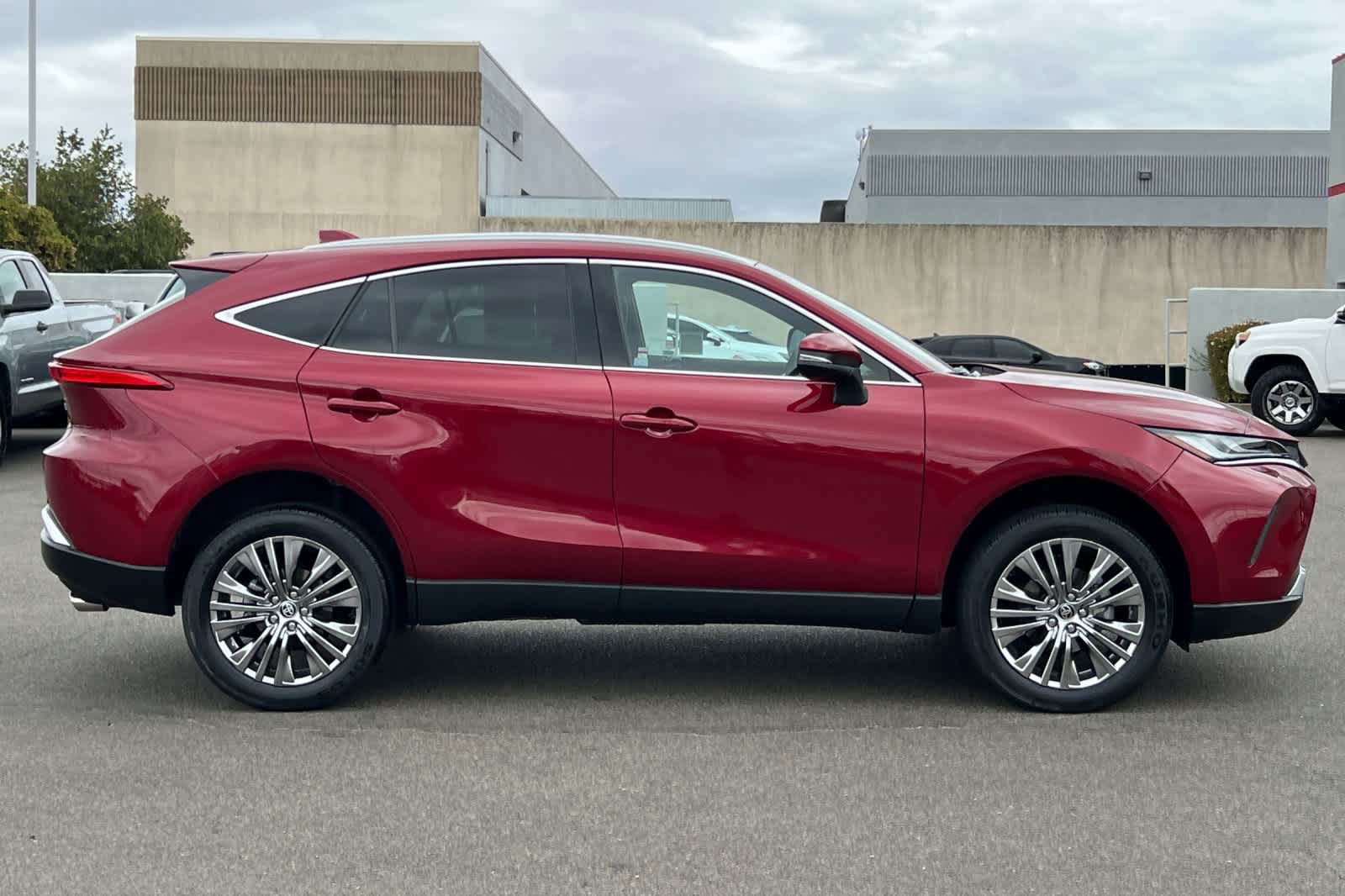 Certified 2023 Toyota Venza XLE AWD/4WD image 6