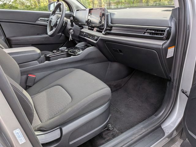 Used 2025 Kia Sportage LX FWD image 24