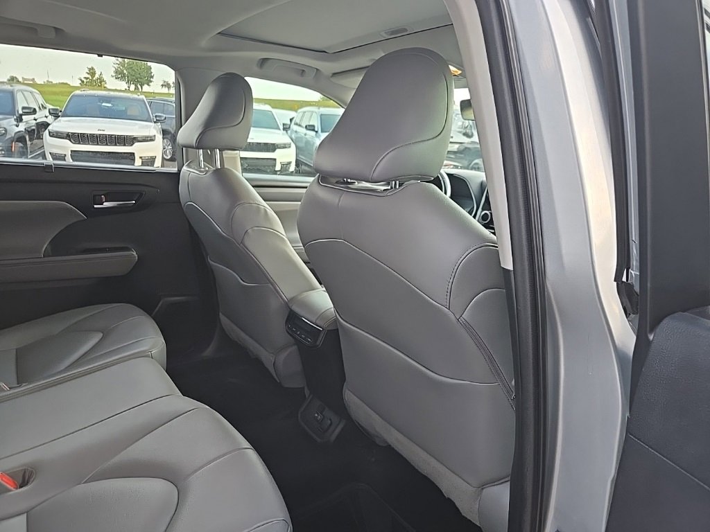 Used 2021 Toyota Highlander XLE image 89