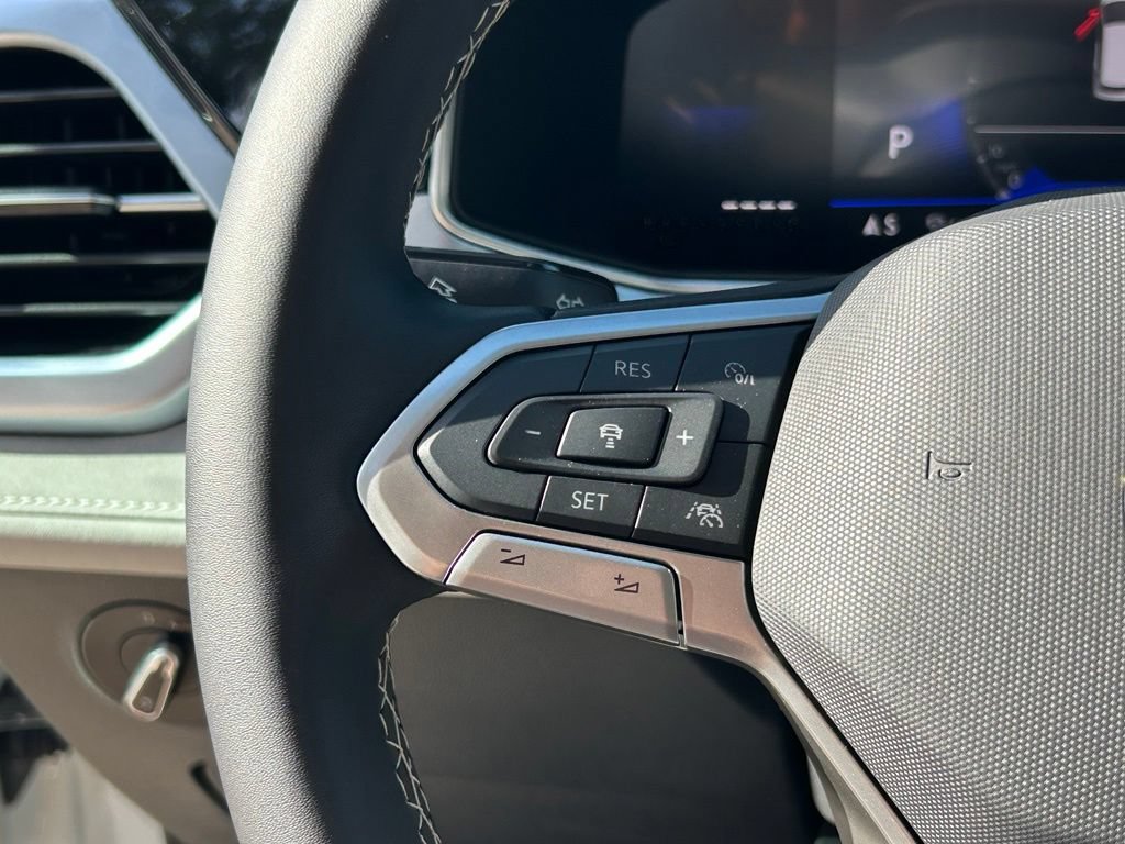 New 2026 Volkswagen Taos SE FWD image 19