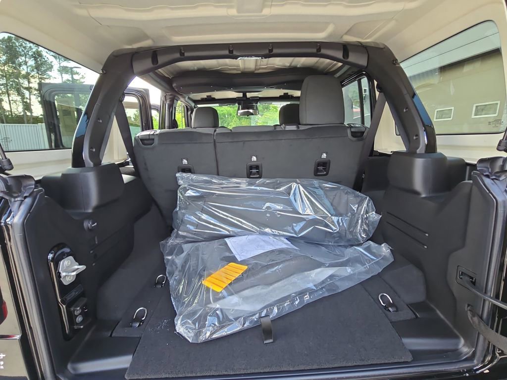 New 2026 Jeep Wrangler Unlimited Rubicon AWD/4WD image 13