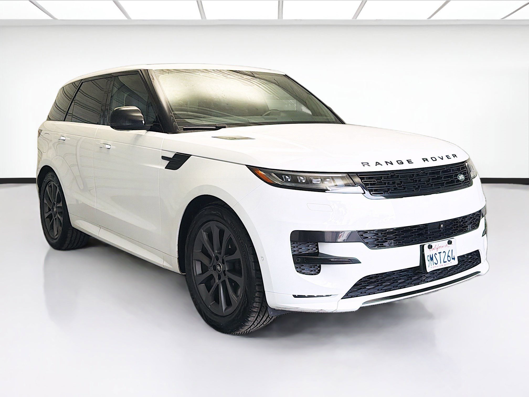 Used 2024 Land Rover Range Rover Sport Dynamic SE AWD/4WD image 3