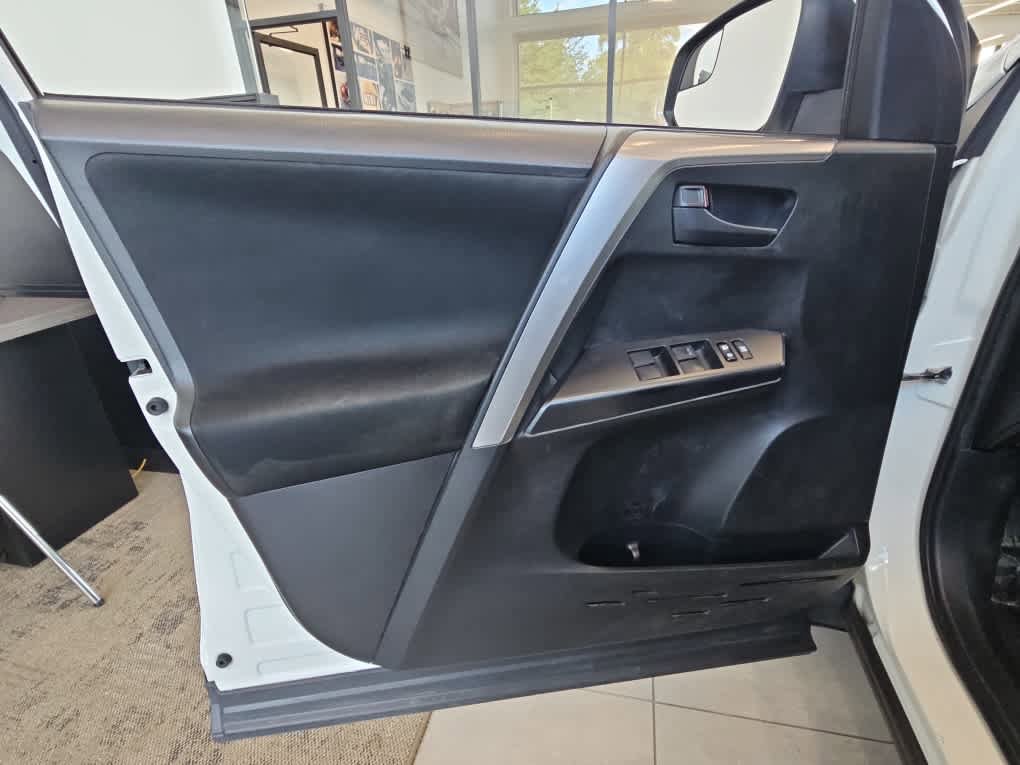 Used 2017 Toyota RAV4 LE w/ Carpet Mat Package AWD/4WD image 10
