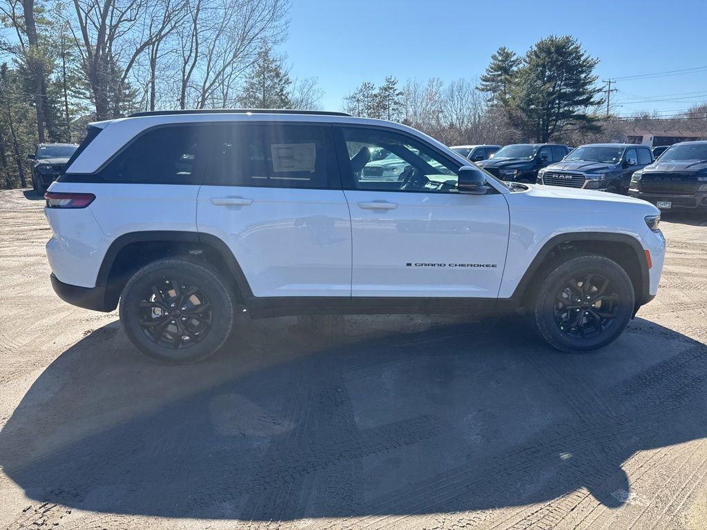 New 2026 Jeep Grand Cherokee Altitude image 6