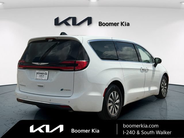 Used 2023 Chrysler Pacifica Touring-L FWD image 5
