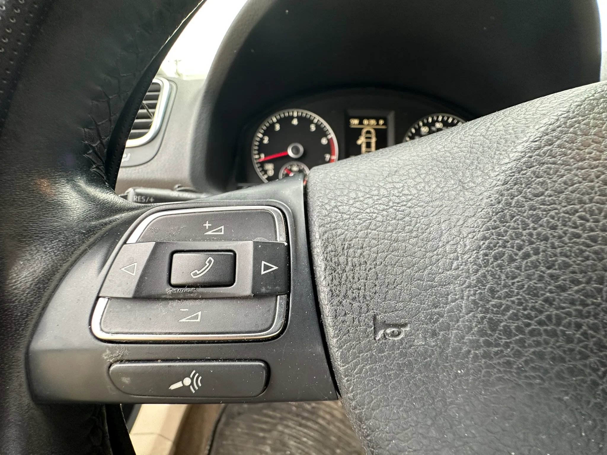 Used 2015 Volkswagen Eos Komfort FWD image 25