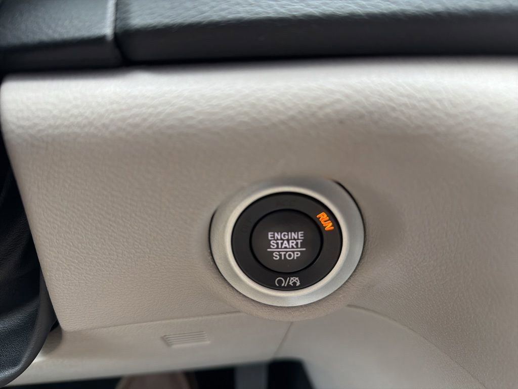 Used 2023 Chrysler Pacifica Touring-L image 34