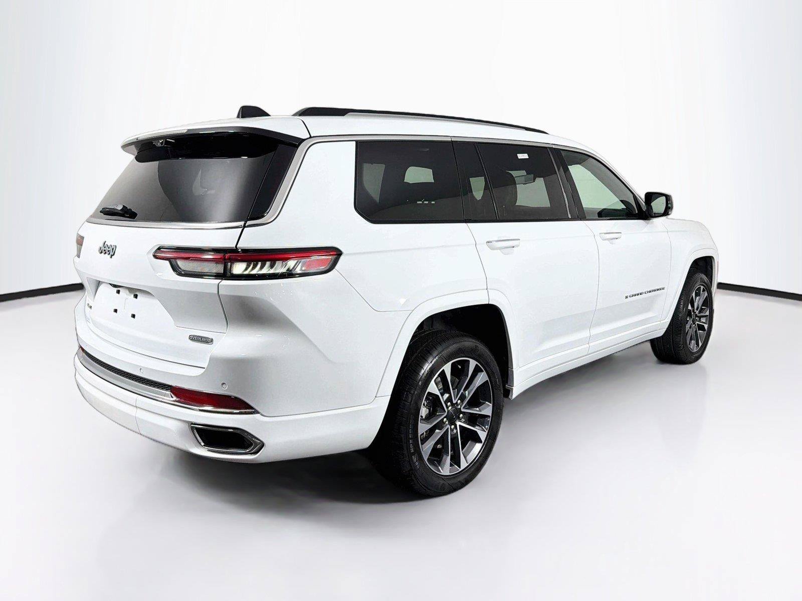 Used 2023 Jeep Grand Cherokee L Overland w/ Luxury Tech Group IV AWD/4WD image 11