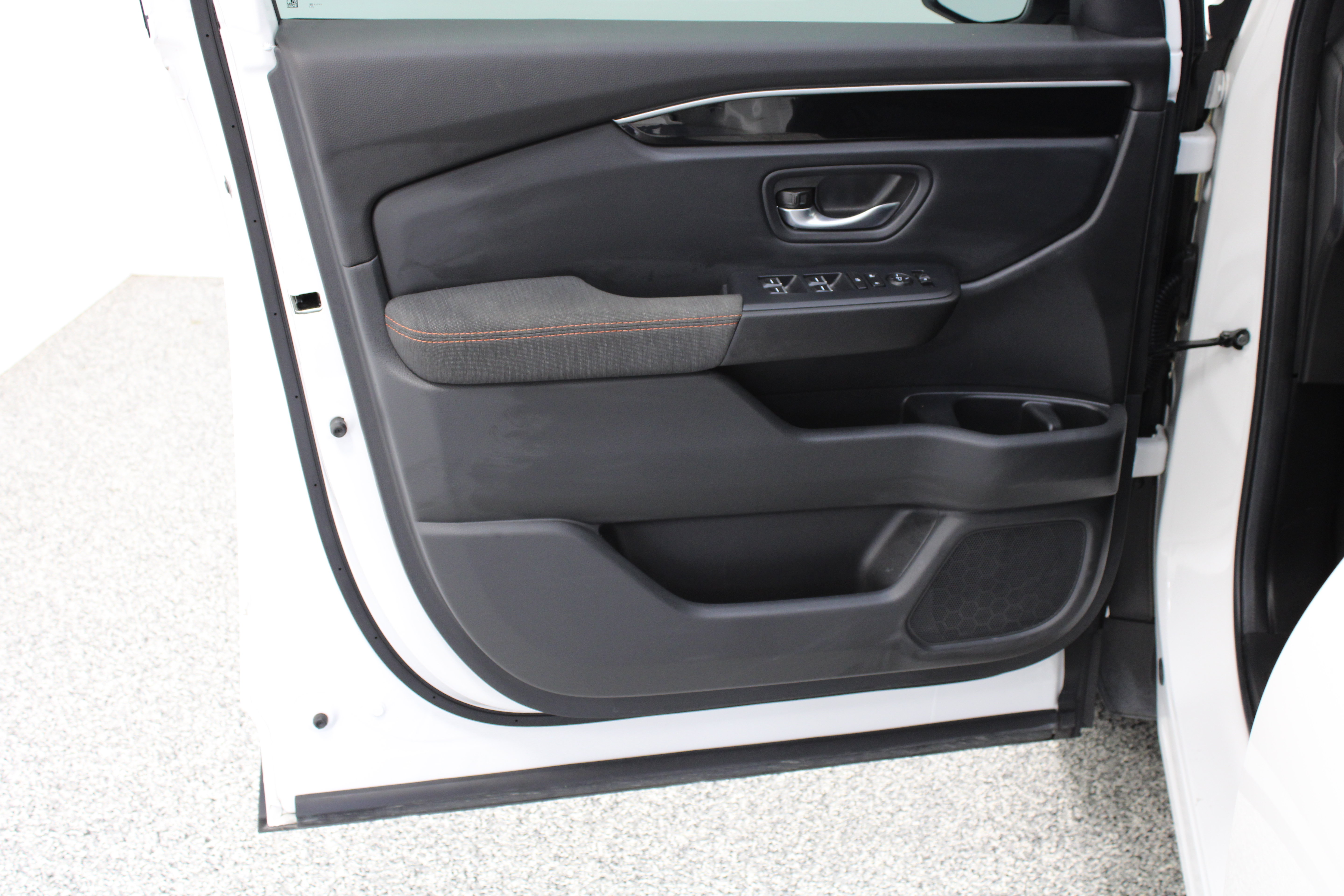 Used 2025 Honda Pilot Sport image 12