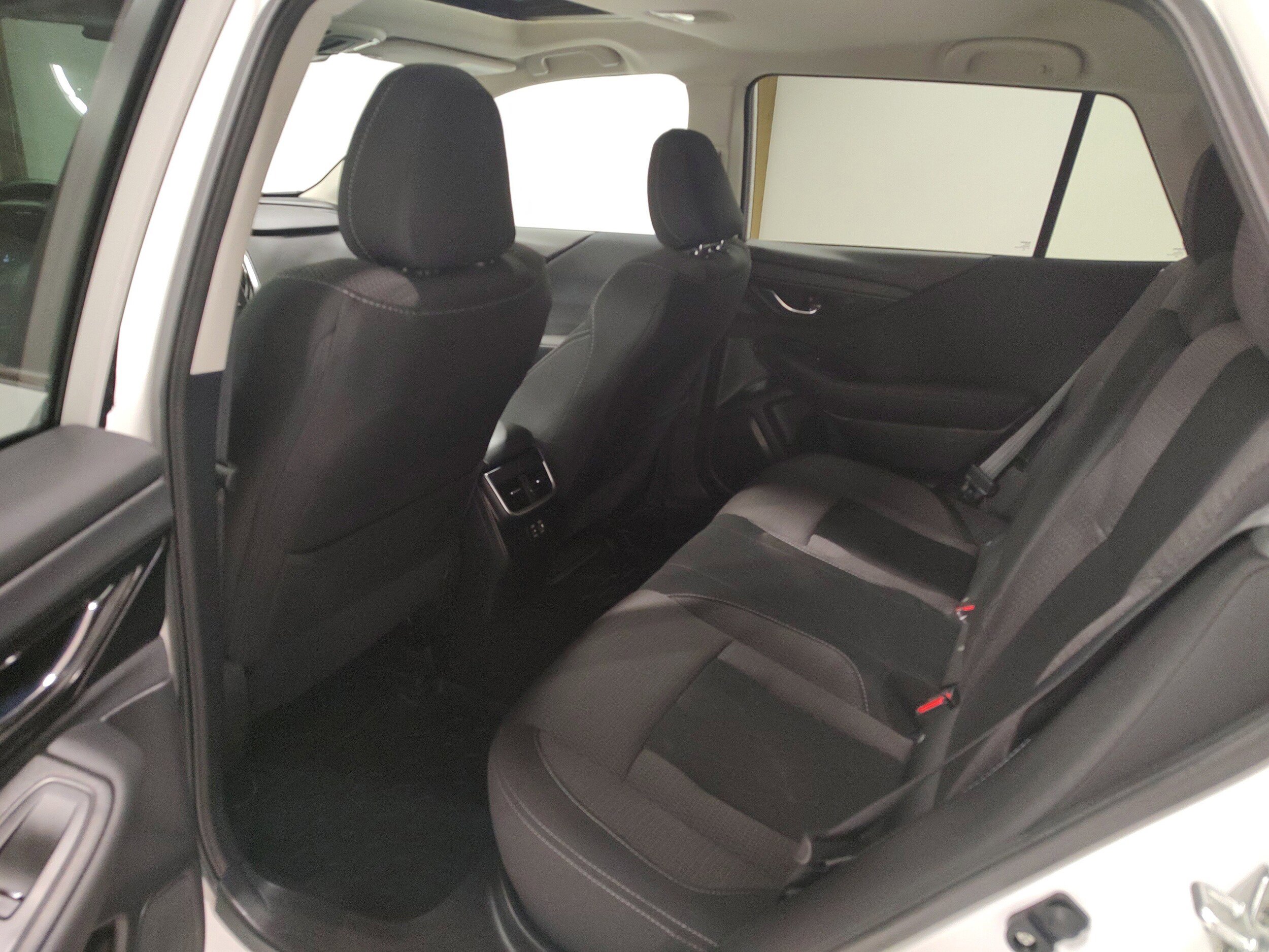 Used 2025 Subaru Outback Premium AWD/4WD image 10