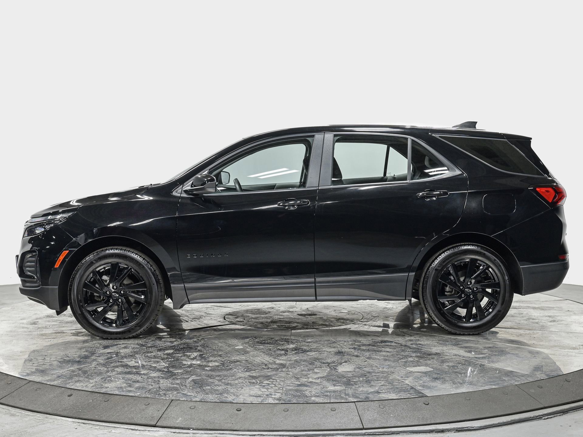Used 2023 Chevrolet Equinox LS w/ Midnight Edition image 2