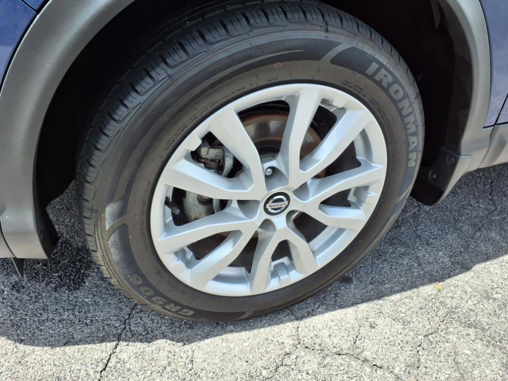 Used 2022 Nissan Rogue Sport SV w/ Technology Package image 9
