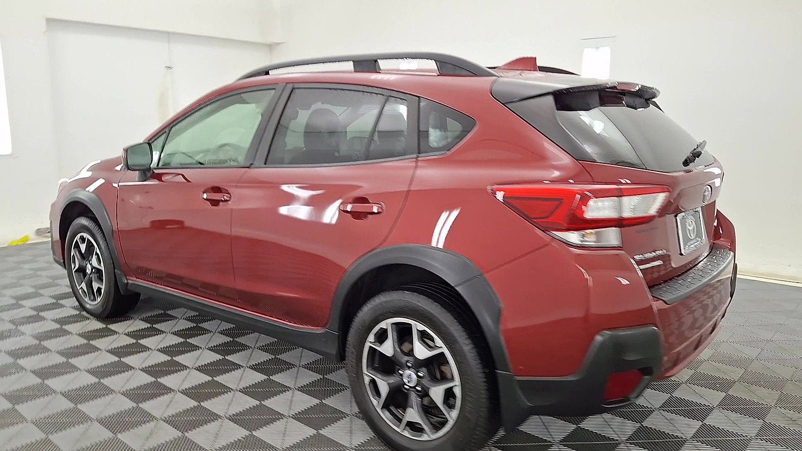 Used 2018 Subaru Crosstrek 2.0i Premium w/ Eyesight System image 2