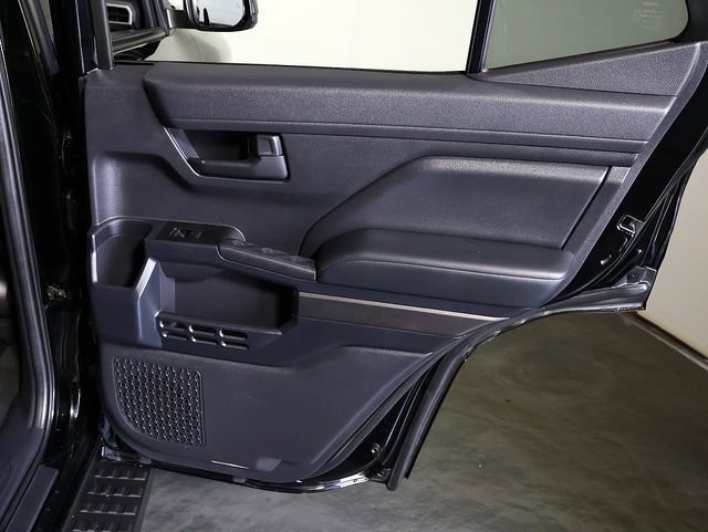 Used 2025 Toyota 4Runner SR5 AWD/4WD image 28