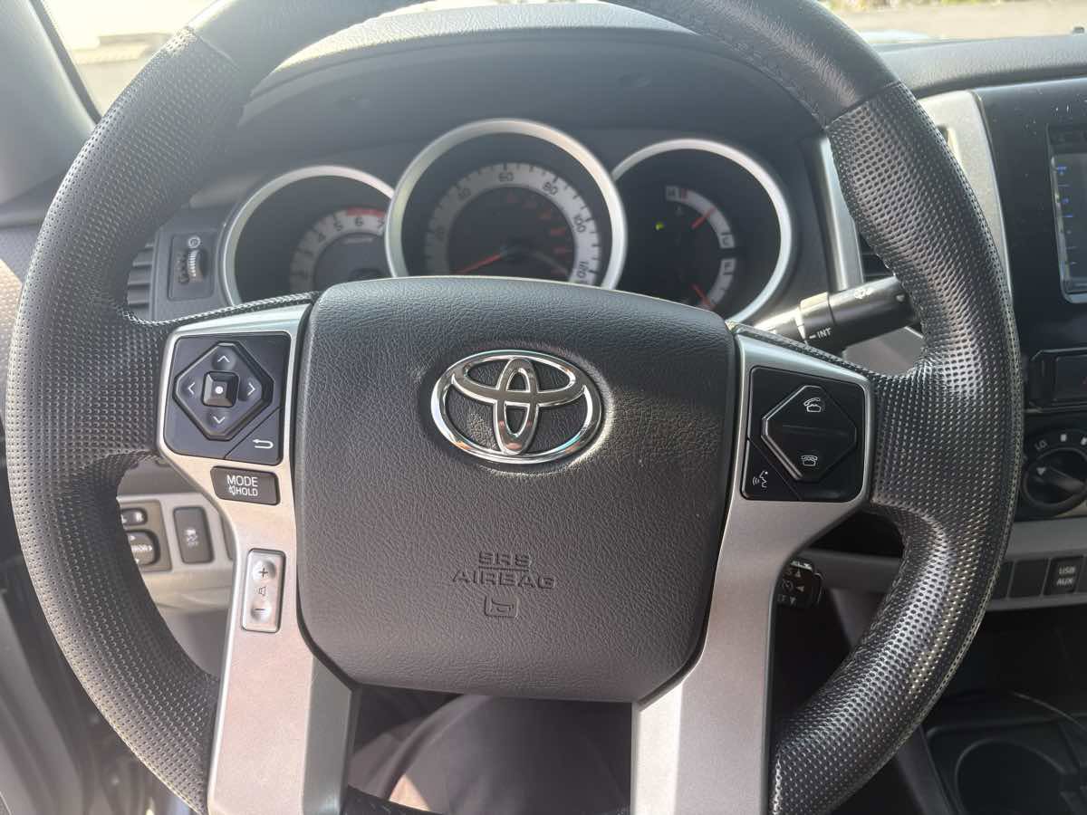 Used 2014 Toyota Tacoma PreRunner image 28