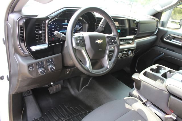 Used 2024 Chevrolet Silverado 2500 LT AWD/4WD image 17