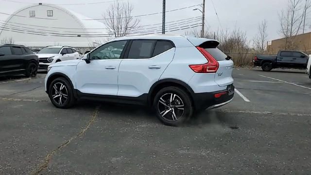 Used 2025 Volvo XC40 B5 Core image 6