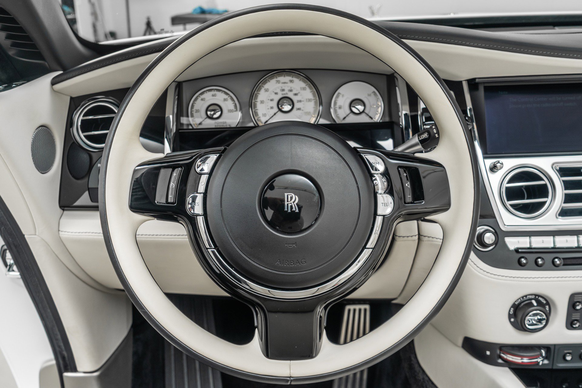 Used 2020 Rolls-Royce Dawn RWD image 15