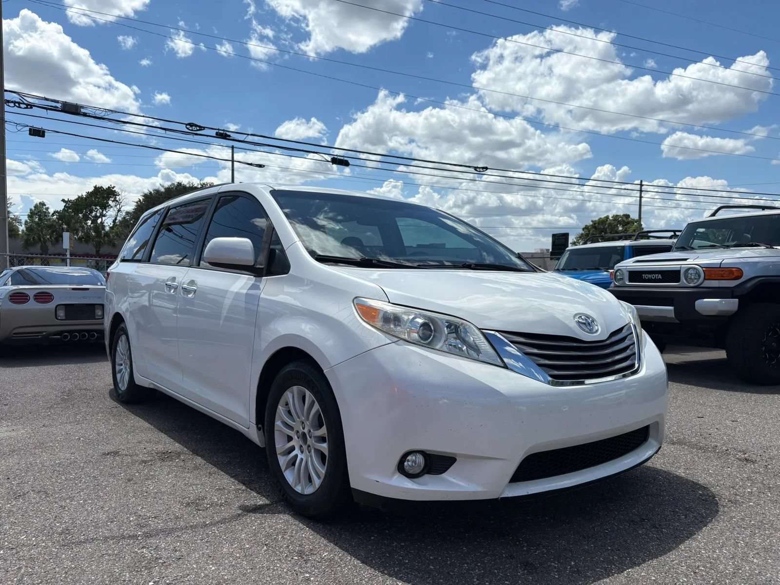 Used 2015 Toyota Sienna XLE Premium FWD image 4