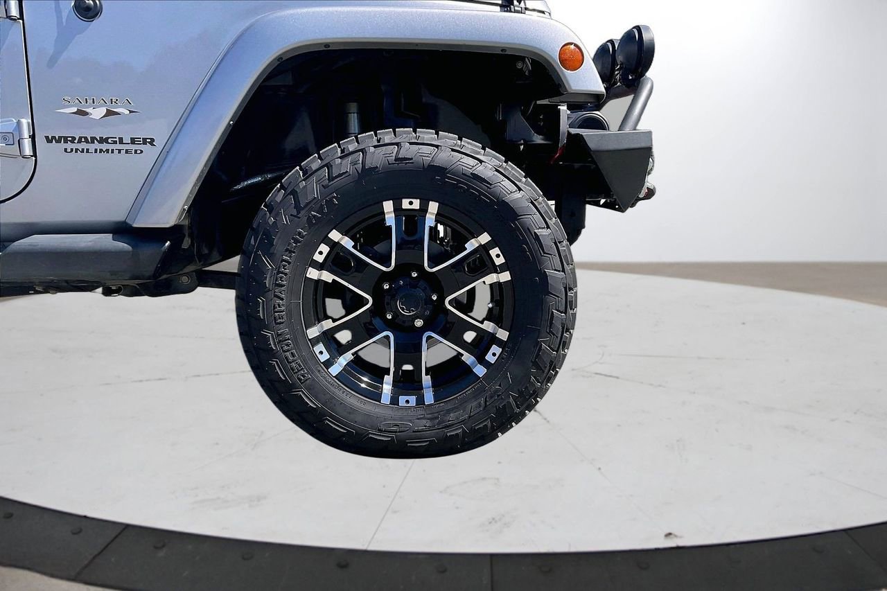 Used 2017 Jeep Wrangler Unlimited Sahara w/ Connectivity Group image 31