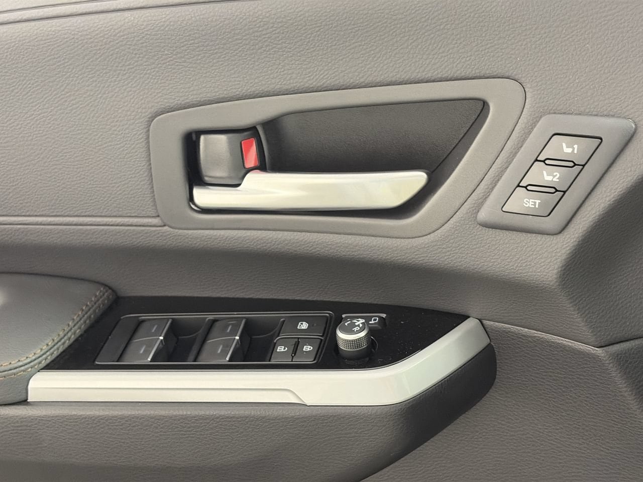New 2026 Toyota Sienna Platinum AWD/4WD image 17