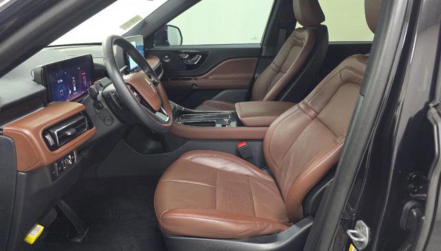 Used 2025 Lincoln Aviator Reserve w/ Illumination Package AWD/4WD image 6