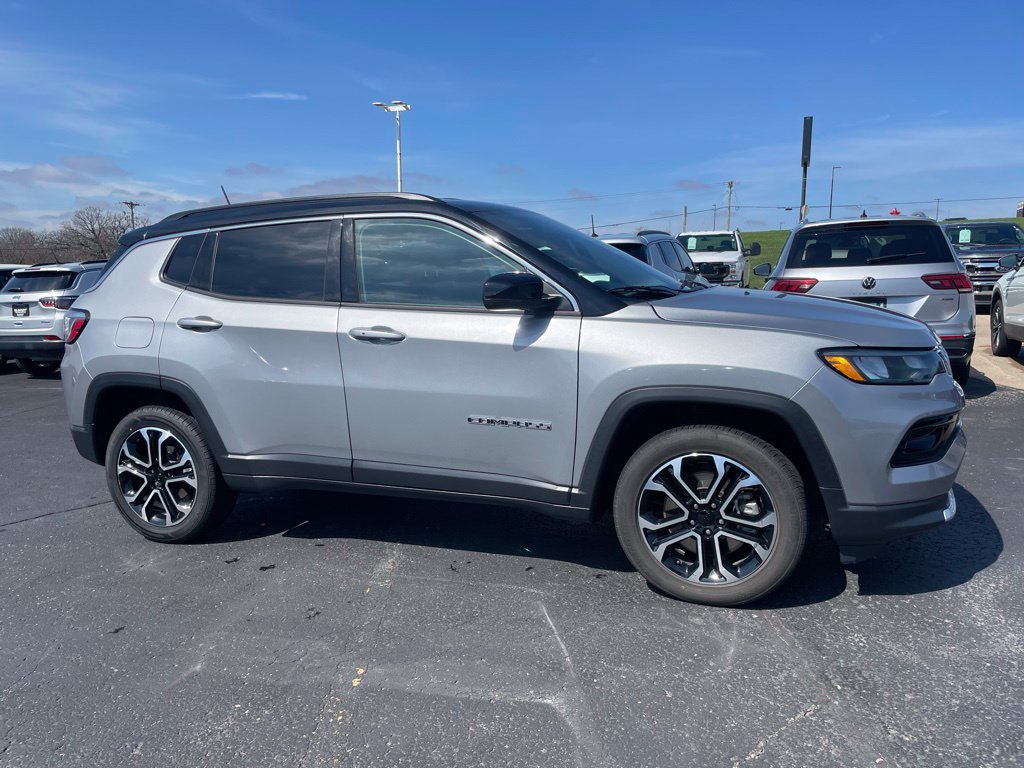 Used 2023 Jeep Compass Limited AWD/4WD image 2