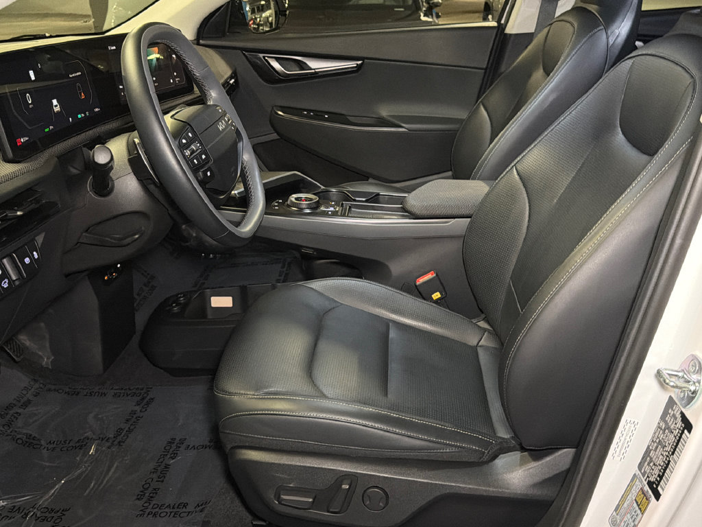 Certified 2025 Kia EV6 Wind RWD image 20