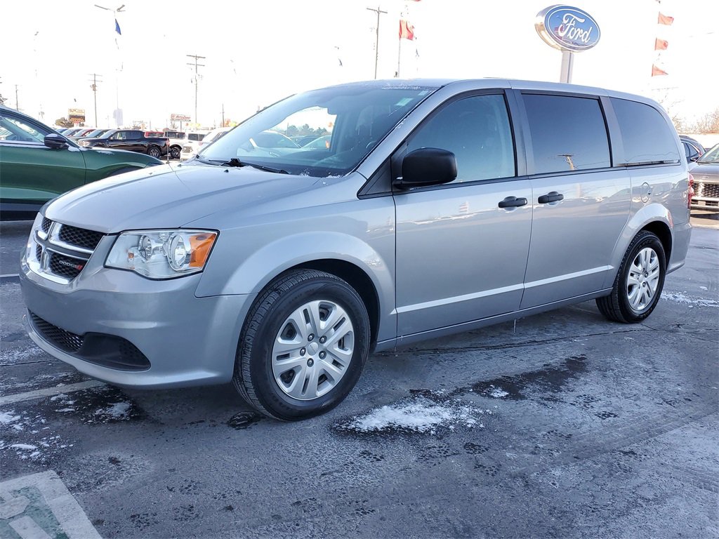 Used 2020 Dodge Grand Caravan SE image 3