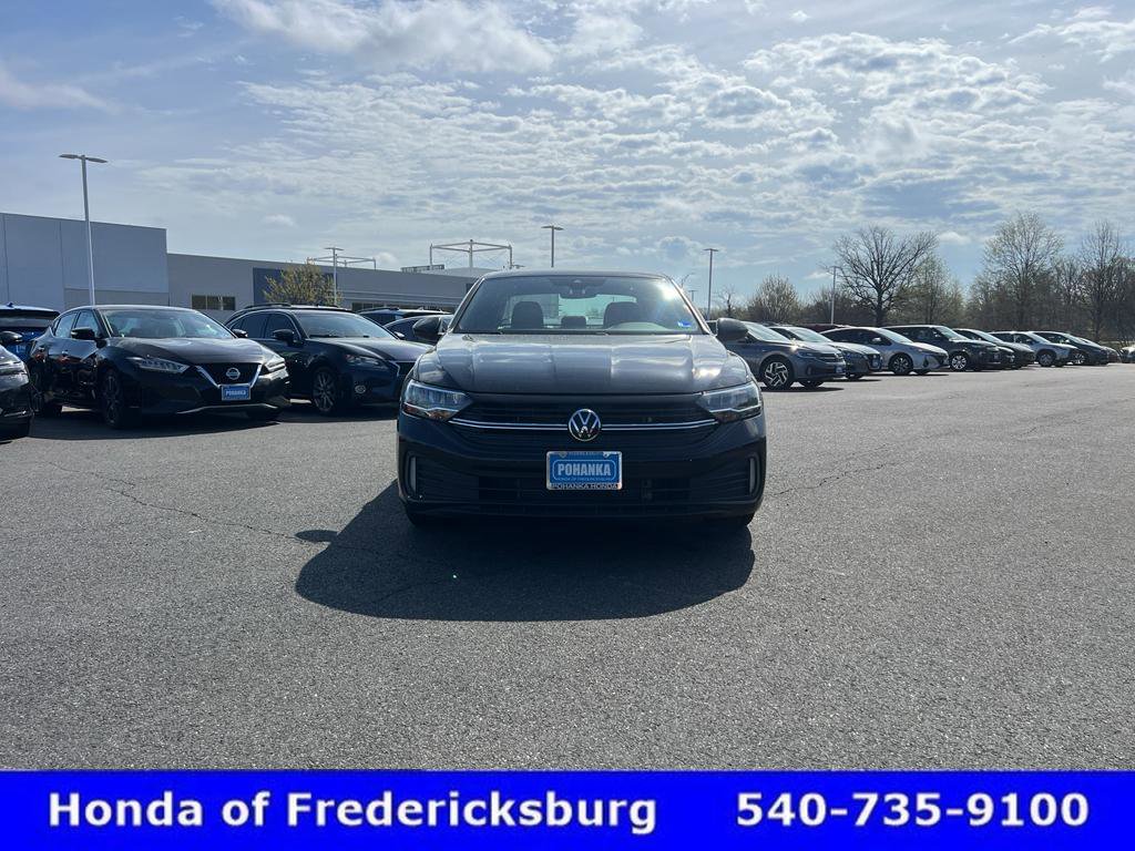 Used 2024 Volkswagen Jetta Sport image 3
