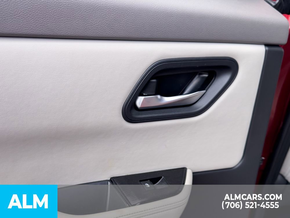 Used 2025 Nissan Rogue SV image 11