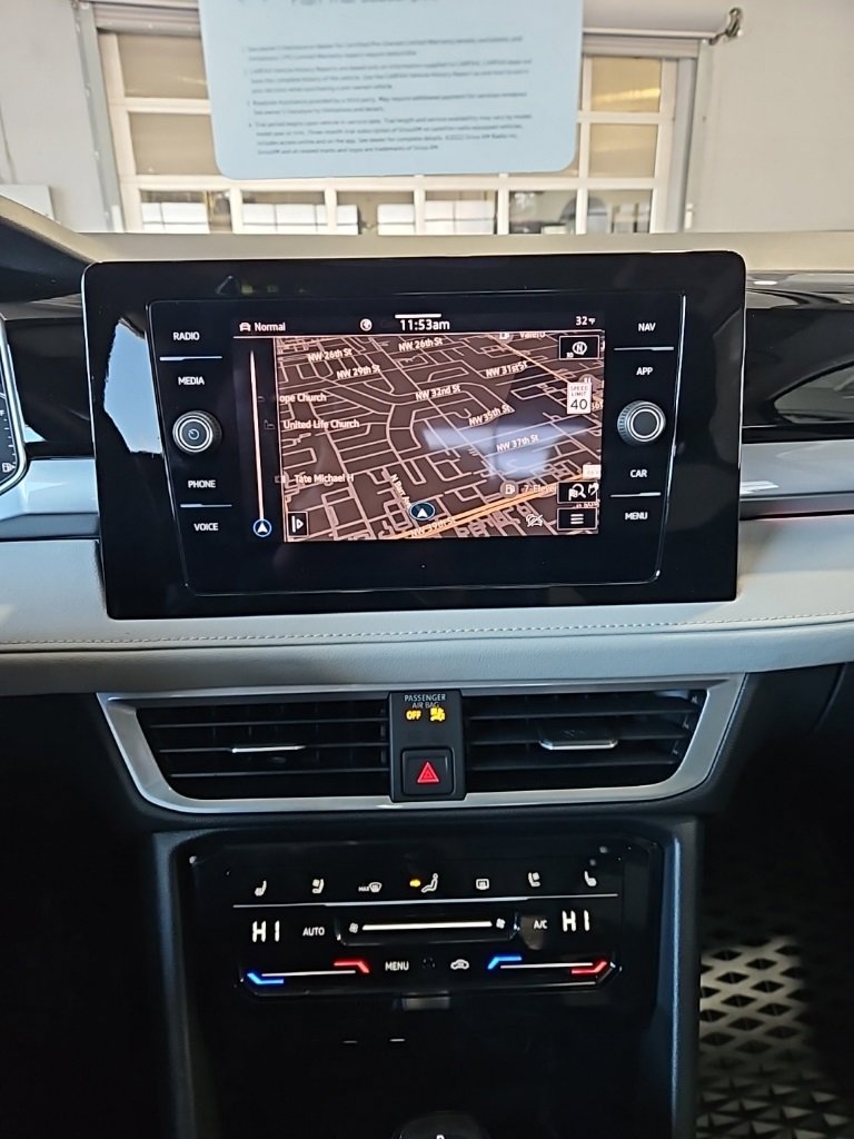 Used 2025 Volkswagen Taos SEL image 32