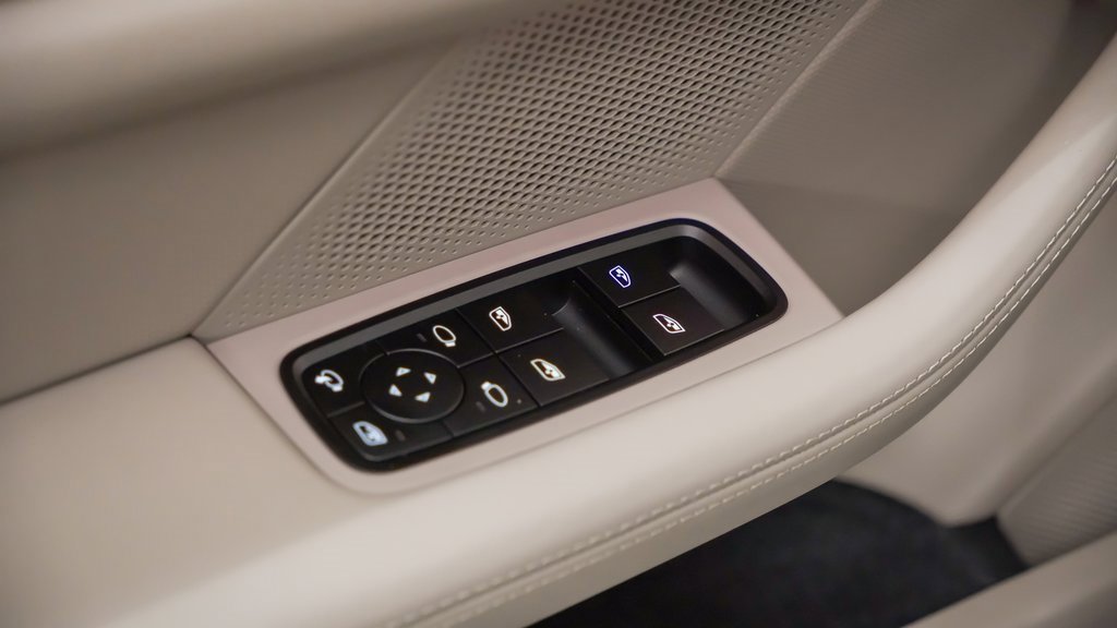 Certified 2025 Porsche Taycan 4S image 24