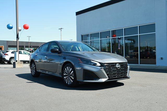 Used 2024 Nissan Altima 2.5 SV FWD image 3