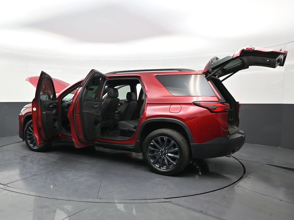 Used 2022 Chevrolet Traverse RS FWD image 32